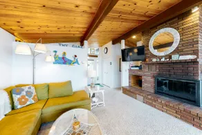 Oceanfront House with Private Hot Tub & Beach Acce - Image 3