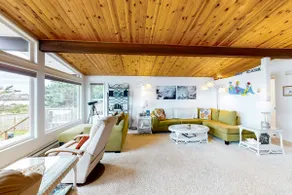 Oceanfront House with Private Hot Tub & Beach Acce - Image 4