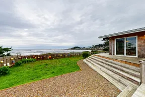 Oceanfront House with Private Hot Tub & Beach Acce - Image 2