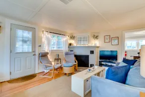 Charming Dog-Friendly Cottage with AC, Washer/Drye - Image 4
