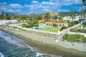 1100 - Beach Front Villa - Image 5