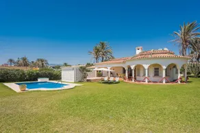 1100 - Beach Front Villa - Image 2