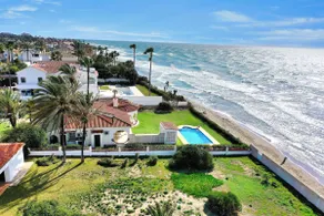 1100 - Beach Front Villa - Image 3