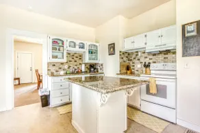 Spacious downtown craftsman with private hot tub, - Image 3