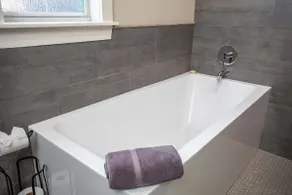 Walk to Main, Tiled Shower, Smart TV, Queen Bed - Image 3