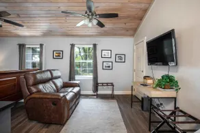 Walk to Main, Tiled Shower, Smart TV, Queen Bed - Image 4