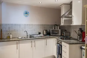 Quirky duplex close to harbour and town centre - Image 3