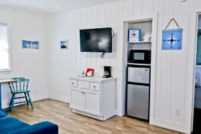 Unit #13, 1 Bedroom, Upper Court, Ludington Beach House - Image 3