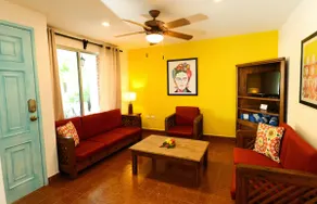 Central 2-Story Villa: 3BR & Prime Location - Image 5