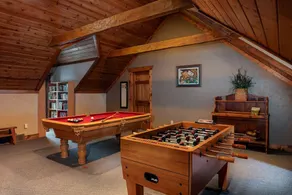 Grandview Lakeside Log Lodge - Image 4