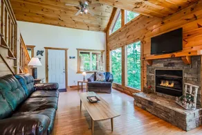 CHARMING LAKE VIEW CABIN |HOT TUB | GAME ROOM | - Image 4