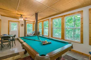 Deluxe Familienhütte | 5BR 3BA | 26ft Holzdecken | Whirlpool | Spielzimmer | Haustiere - Image 5
