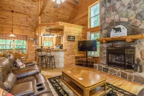 Deluxe Familienhütte | 5BR 3BA | 26ft Holzdecken | Whirlpool | Spielzimmer | Haustiere - Image 2