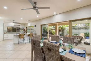 Six Beachside With Tropical Heated Pool - Image 4