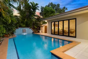 Six Beachside With Tropical Heated Pool - Image 2