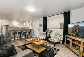Caviar Suite, Moody Retreat by Old Town Square - Image 5
