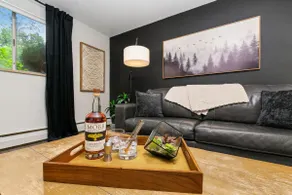 Caviar Suite, Moody Retreat by Old Town Square - Image 4