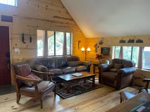 The Bunkhouse er et 3 værelses, 2 badeværelser hjem beliggende i en rolig del af Red River beliggende lige minu - Image 2