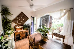 Centrally Located Garden Courtyard Apart-1 Bedroom - Image 3