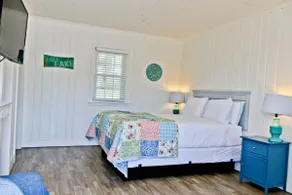 Unit #4, 1 Bedroom, Upper Court, Ludington Beach House - Image 2