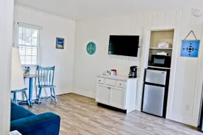 Unit #9, 1 Bedroom, Upper Court, Ludington Beach House - Image 2
