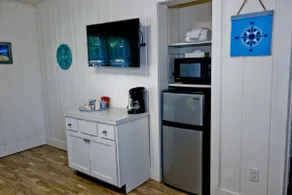 Unit #9, 1 Bedroom, Upper Court, Ludington Beach House - Image 4