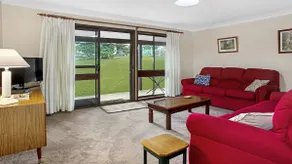 Backs Directly Onto Leura Golf Course - Image 4