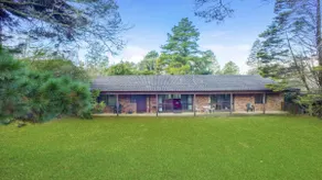 Backs Directly Onto Leura Golf Course - Image 2