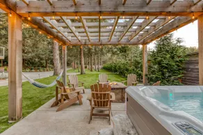 High end retreat. Hot tub. Path to beach. - Image 4