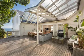 Hamptons Retreat - Stunning Panoramic Water Views and Pool - Image 5