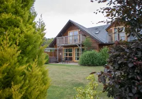 Drumlanrig Lodge with hot tub and views of Loch Lomond - Image 4