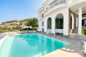 Stylish Spanish Villa, Infinity Pool with Sea View - Image 5