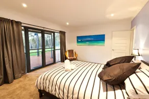 Chynoweth Scenic Views and Secluded Luxury - Image 4