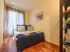 RamblasRentals Stylish Bright 3BR New Catalan Flat 10m Ramblas - Parking - Wifi - Image 4