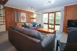 Cedar Holiday Units - Apartment 1 - Image 2