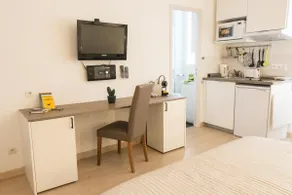 Studio 21-Studio-Apartment-Bathroom with tub - Image 3