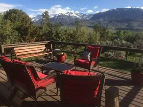 Neu renoviertes, haustierfreundliches Haus mit atemberaubendem Bergblick! - Image 4