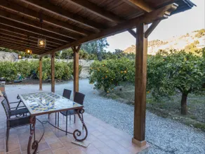 Charming farmhouse amidst orange trees - Image 2