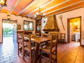 Charming farmhouse amidst orange trees - Image 3