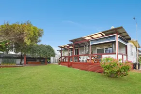 2BR Pet-Friendly Beach Cottage – Fenced Yard, BBQ, Outdoor Shower | Ideal for Extended Stays - Image 2