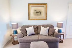 Host & Stay - Laylands Yard - Image 5