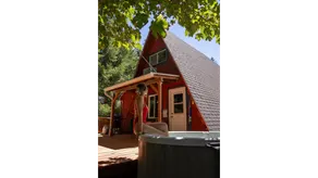 Mountain Play Chalet mit Whirlpool und Grill - epische Wanderungen, Wasserfälle und vieles mehr, nur wenige Minuten entfernt! - Image 3