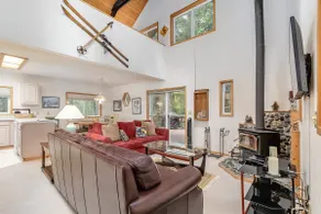 Twin Maples | WiFi, River Access, BBQ - Image 4