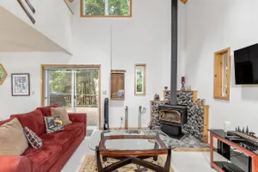 Twin Maples | WiFi, River Access, BBQ - Image 3