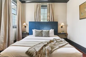 Maison de designer cosmopolite avec piscine | sur le magazine - Image 3