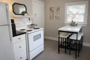 Beautiful Bungalow Next to UNC - Free Cruiser Bikes! - Image 2
