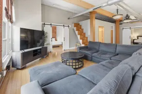 Top Floor Loft 4 Bedrooms and 2 000 sq ft - Image 4