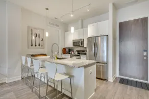 3br W/ Elevator, Patio & Laundry Near the Red Line - Image 2