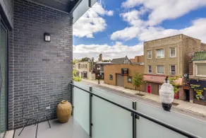 3br W/ Elevator, Patio & Laundry Near the Red Line - Image 5