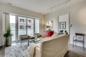 3br W/ Elevator, Patio & Laundry Near the Red Line - Image 4
